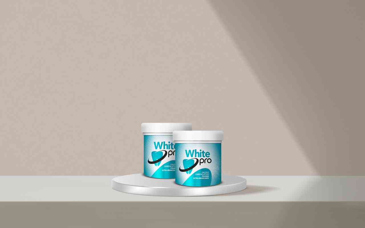 Scopri come ottenere denti bianchi e un sorriso smagliante con White Pro