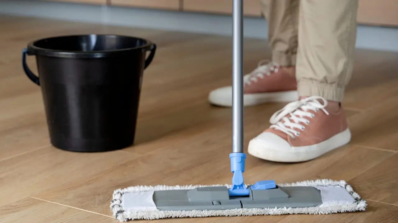 Come pulire il gres senza lasciare aloni